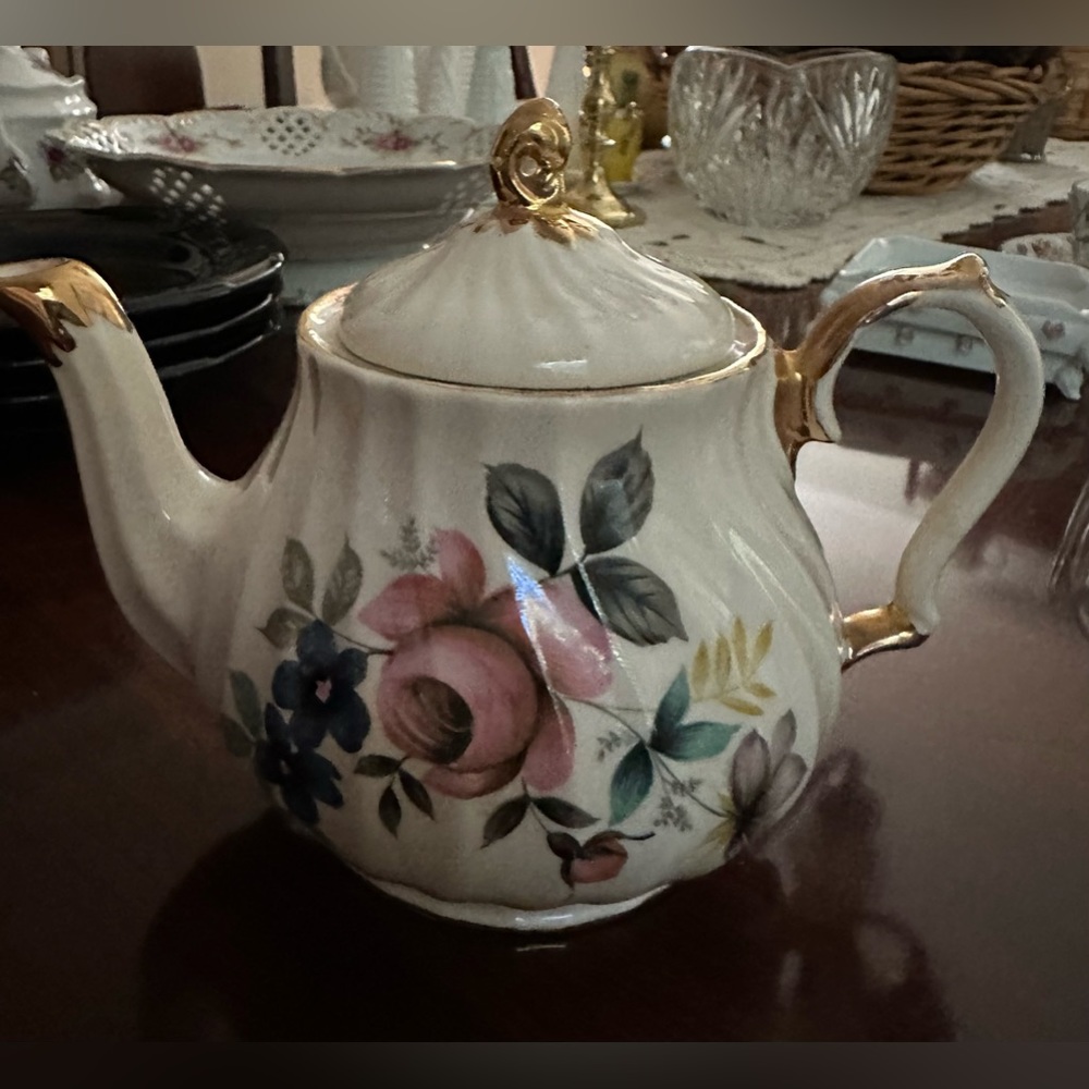 Vintage Small Sadler Teapot